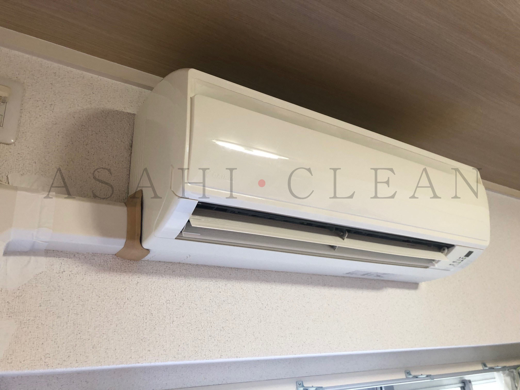 東大阪市の分解エアコンクリーニングを朝日クリーンで致しました。 