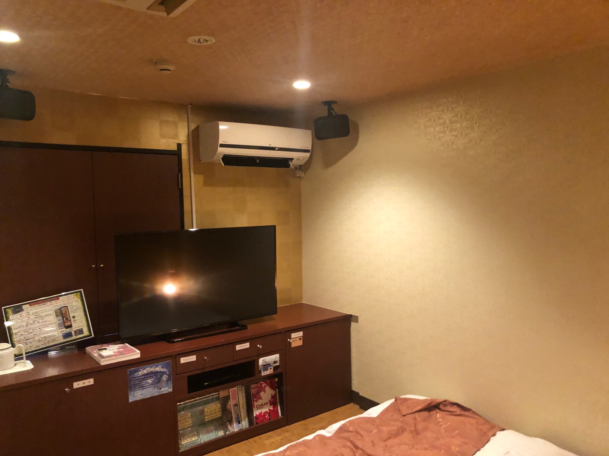 ラブホテルのエアコンクリーニングを致しました 