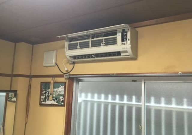 CS-221CF-Cのエアコンが漆喰壁にありましたが清掃いたしました。 